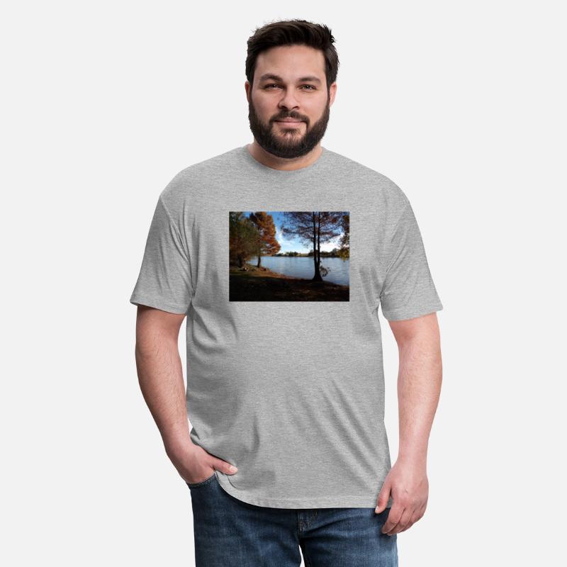 Fall colors along the lake shore